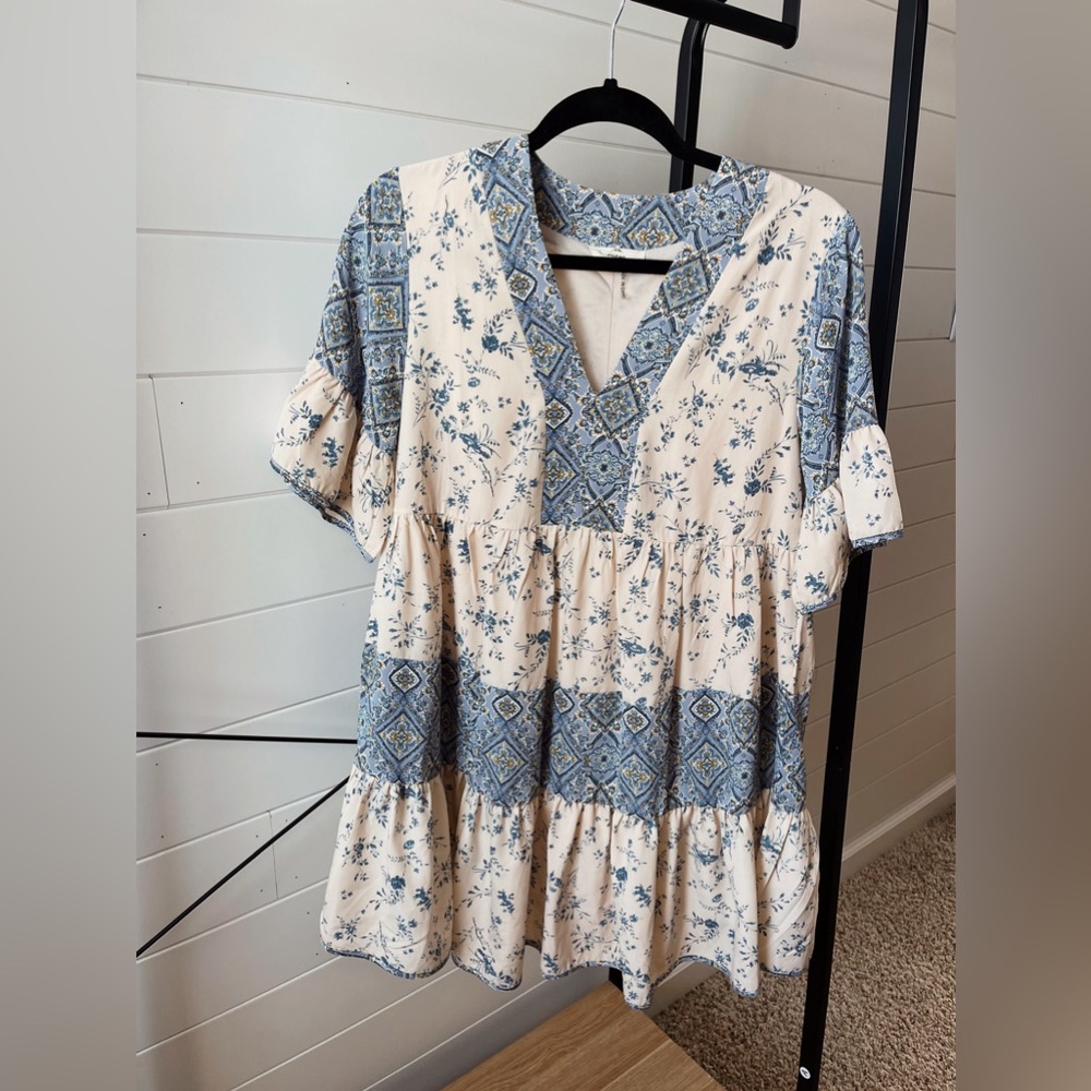 Boutique White and Blue Floral Mini Dress